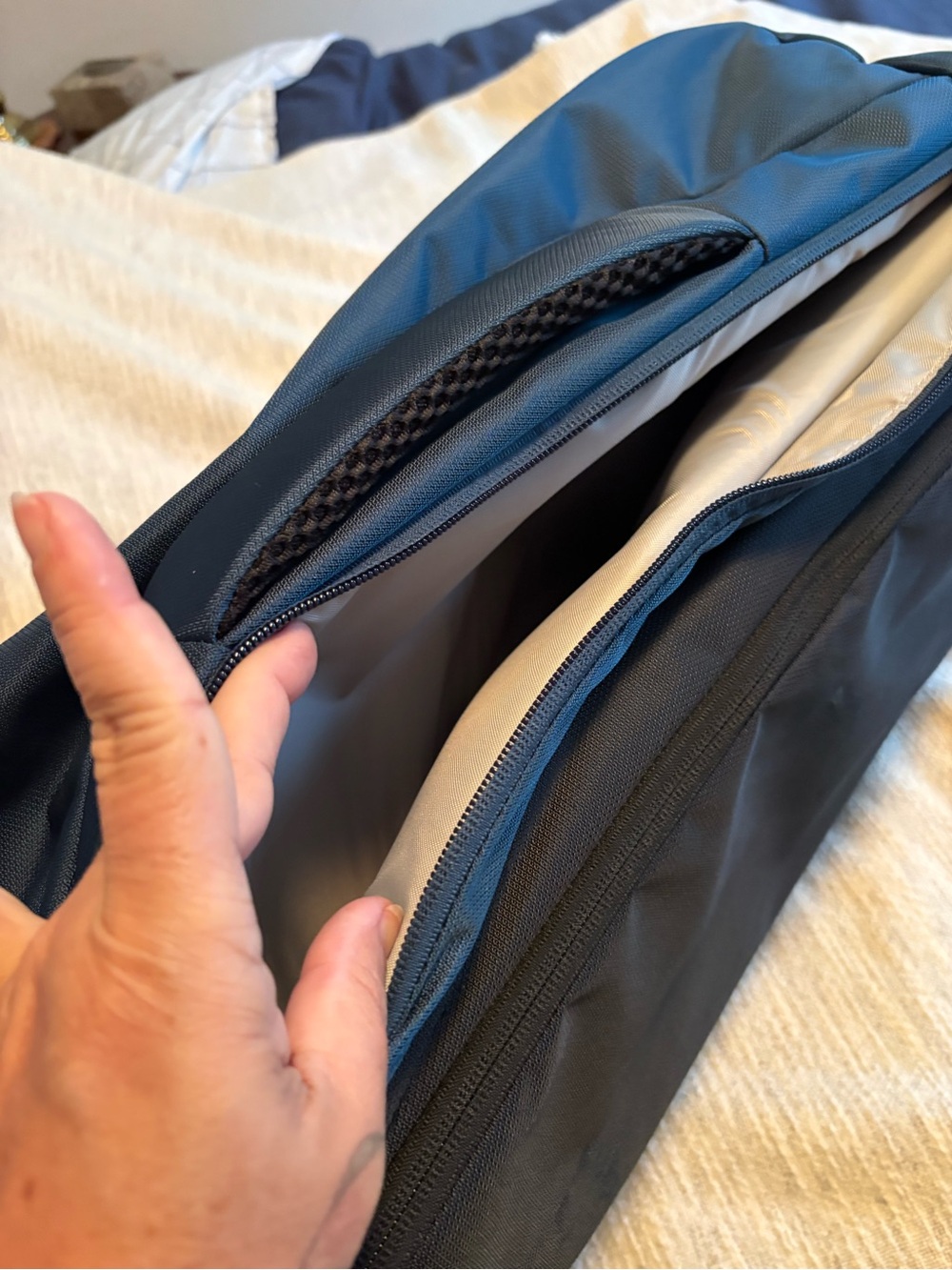 Osprey Fairview 40 Travel Pack - Picture 5 of 9